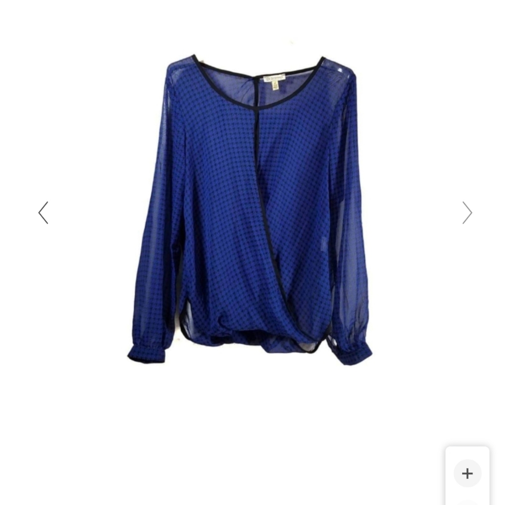 Long sleeve hounds tooth mesh top.